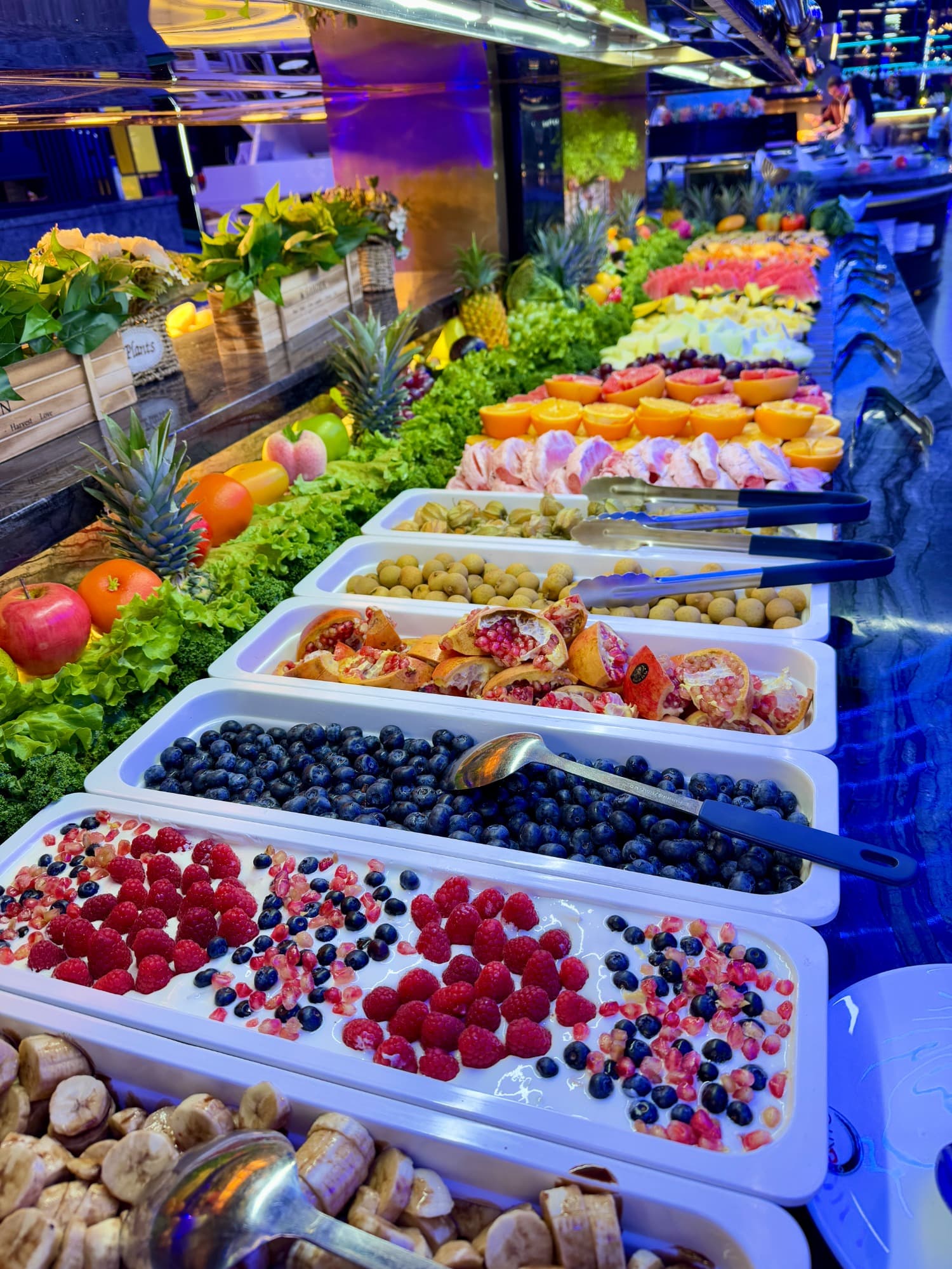Buffet de fruits frais et baies de saison
