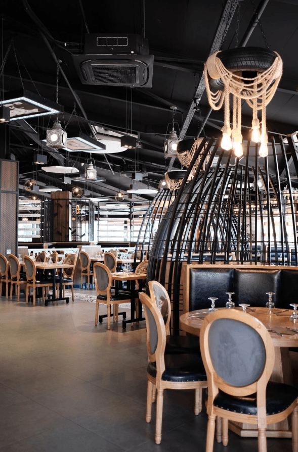Banquettes et alcôves d'un restaurant partenaire